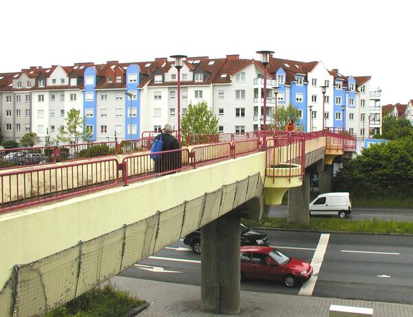 V&eacute;lizy-Br&uuml;cke