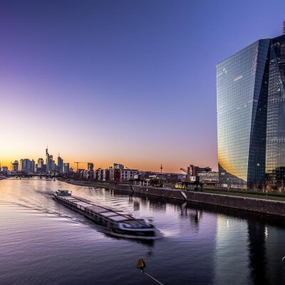 Bild vergrößern: Frankfurt am Main mit Europäischer Zentralbank