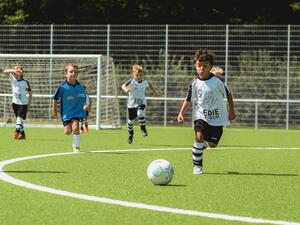 Bild vergrößern: Sport Fußball Kind