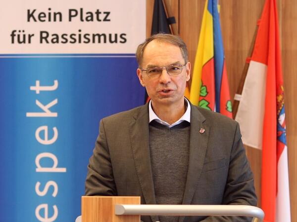 Integration, Identität und die Veränderung der Gesellschaft in Bezug auf das "Deutschsein" sind auch in Dietzenbach wichtige Themen.