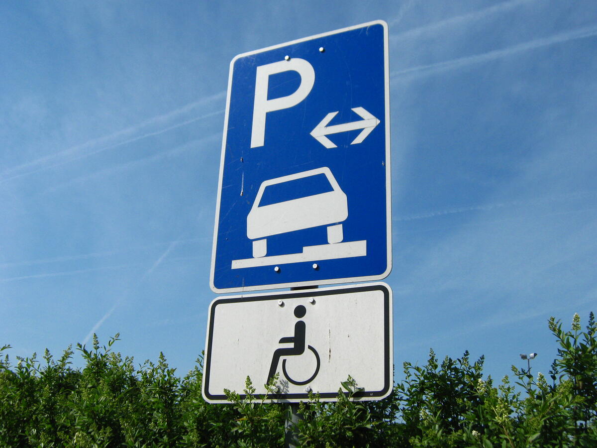 Bild vergrößern: Behindertenparkplatz