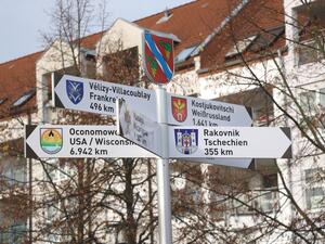 Bild vergr&ouml;&szlig;ern: Wegweiser Partnerst&auml;dte (4)