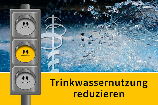 Ampel mit gelber Anzeige mit dem Zusatz "Trinkwassernutzung reduzieren".
