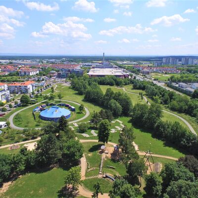 Bild vergrößern: Blick auf den Hessentagspark von oben