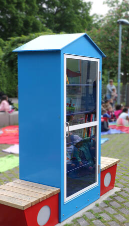 Bild vergrößern: Dietzenbachs erster Bücherschrank für Kinder