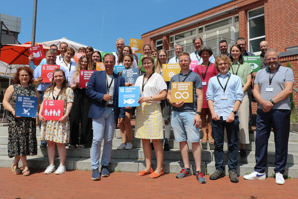 Bürgermeister Dr. Dieter Lang begrüßte die Teilnehmenden des Netzwerktreffens zum Projekt »Global Nachhaltige Kommune Hessen« im Dietzenbacher Capitol.