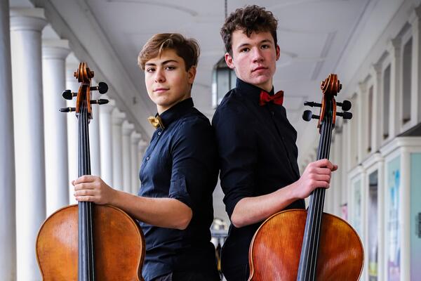 Bild vergrößern: Cello Duo