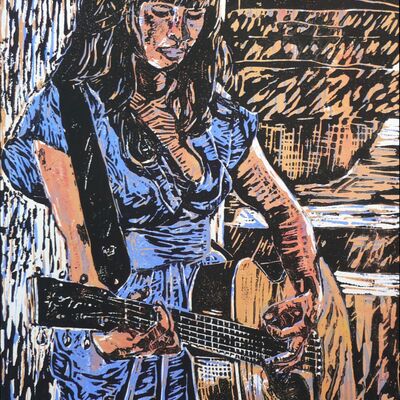 Bild vergrößern: Das Bild des Monats Januar 2024 ist vom Künstler Wilfried Nürnberger. Es zeigt einen Farbholzschnitt mit dem Namen "Die Gitarrenspielerin".