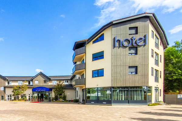 Bild vergr&ouml;&szlig;ern: Au&szlig;enansicht Hotel Steinberger Hof