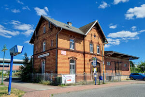 Bild vergrößern: Außenansicht des alten Dietzenbacher Bahnhofgebäudes