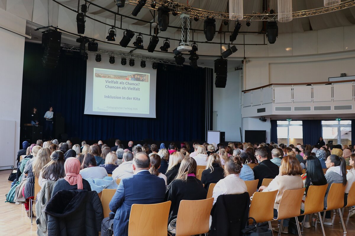 Rund 180 Teilnehmende z&auml;hlte der diesj&auml;hrige p&auml;dagogische Fachtag f&uuml;r die Mitarbeitenden der st&auml;dtischen Kitas, der am 20. April 2026 im Capitol Dietzenbach stattfand.