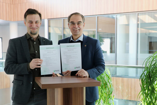 Die kostenfreie Erstberatung f&uuml;r Gewerbetreibende erfolgt durch Alexander Haus, Klimaanpassungsmanager der Kreisstadt Dietzenbach, der sich als zertifizierter Fachplaner f&uuml;r Geb&auml;udegr&uuml;n (BuGG) weitergebildet hat.