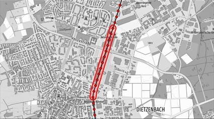 Eine Landkarte mit rot markiertem Verlauf der Bahnstrecke.