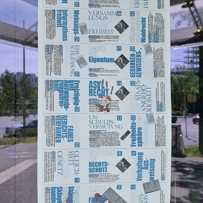 Bild vergr&ouml;&szlig;ern: Das Bild des Monats Juni 2026 ist von der K&uuml;nstlerin Friederike M&uuml;hleck. Es zeigt ein Typografie-Plakat mit dem Namen "Auf dem Papier - auf dem Spiel: die Menschenrechte".