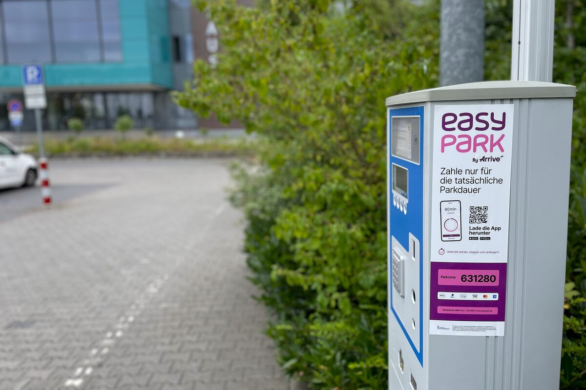 Das Entrichten der Parkgeb&uuml;hr auf dem Parkplatz am Dietzenbacher Rathaus ist ab sofort auch bargeldlos per EasyPark-App m&ouml;glich.