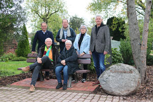 Bild vergrößern: Bürgermeister Dr. Dieter Lang, Dr. Wolfgang Altenburg, Lutz Berger, Helga Giardino, Ruhtraut Zey, Michael Würz (von links).