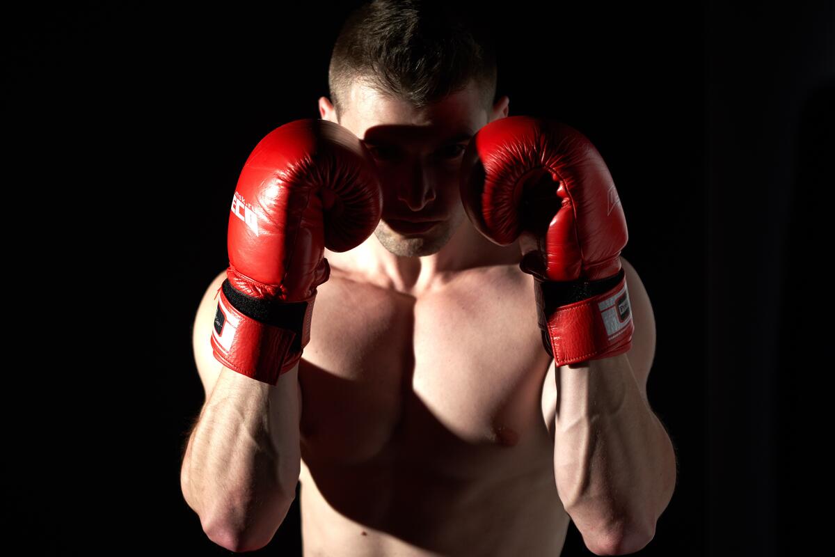 Boxer mit Handschuhen